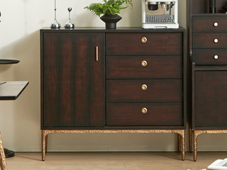  英伦风 进口实木微雕工艺 设计感深浅光影变化 大容量多元化储物空间 阿尔贝托雕塑金属高脚 1.0米 餐边柜