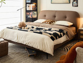 天禧派 顾家家居旗下轻时尚品牌 极简风格 吐司床 细腻柔软仿真皮“气垫”般松软靠感 高弹饱满海绵大靠包 设计感深拉点 坚实稳固碳素钢脚 可可棕 1.8*2.0米 床（搭配5D实木静音排骨架）