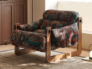  极简风格 泽西岛椅 独特彩绣提花花布 蓬松柔软羽绒 人体工学科学角度设计 饱满圆润扶手 超大坐深舒适惬意 休闲椅