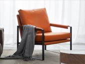 卡伦斯特 轻奢风格 优质超纤皮 喷砂碳钢架+公仔棉 休闲椅