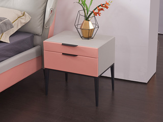  现代简约 皮艺 板木结构 五金脚 灰色+粉色 床头柜